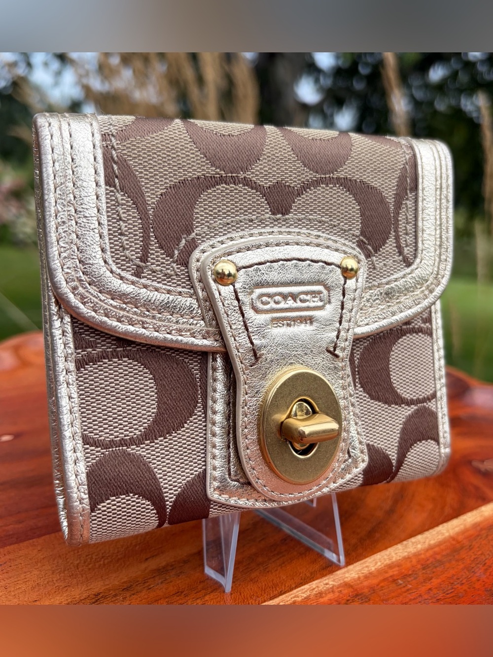 Vintage COACH Signature C Turnlock Metallic Gold French Wallet - Picture 3 of 16